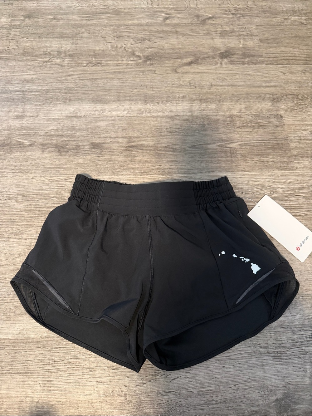 NWT Lululemon Hawaii Hotty Hot HR 2.5’ Shorts Limited Edition